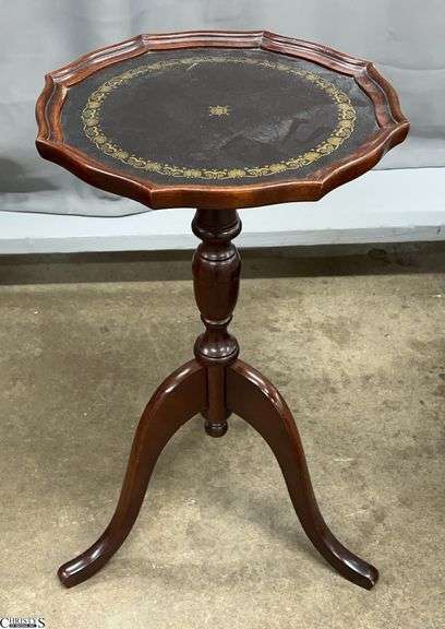 Leather Top Side Table Pedestal - 15" x 24" image