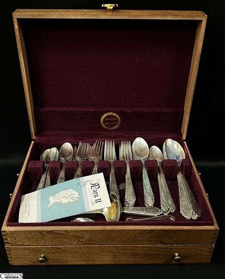 "Mary II" Lunt Sterling Silver Flatware - 118pcs image