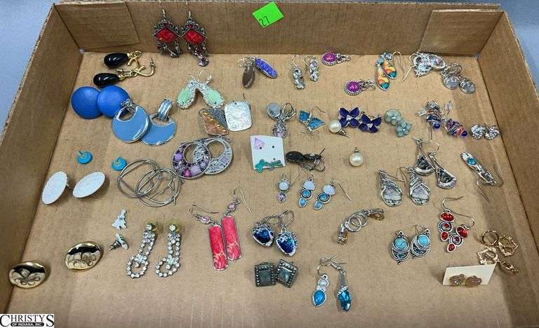 Approx. 40 Pairs of Earrings