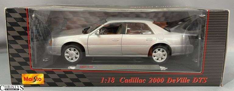 Maisto 1:18 Scale 2000 Cadillac Deville DTS image