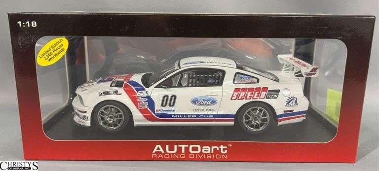 1:18 AutoArt Ford Mustang Challenge FR500S Limited Edition Diecast Car image