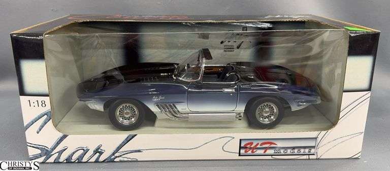 UT Models 1961 Chevrolet Corvette Mako Shark Dark Blue 1:18 Scale image