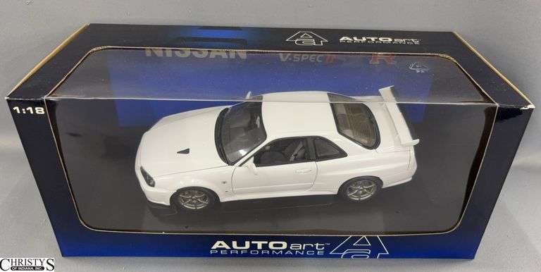 Autoart Nissan Skyline R34 GTR V-Spec II White 1:18 Scale Model Car image