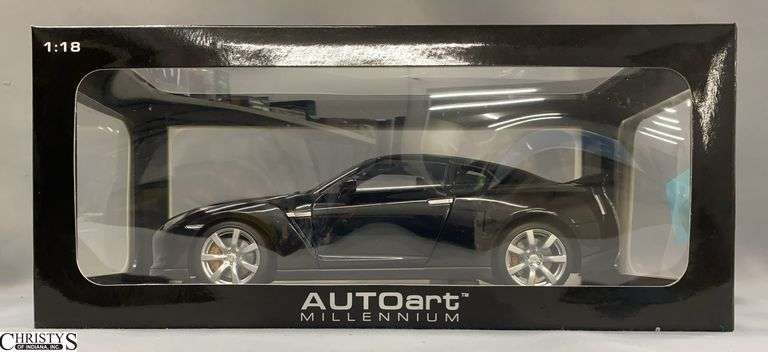 Autoart Millennium 1:18 Scale Nissan GT-R image