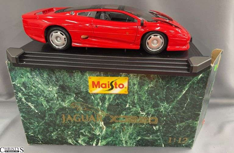 Maisto 1:12 Scale Jaguar XJ220 Diecast Car image
