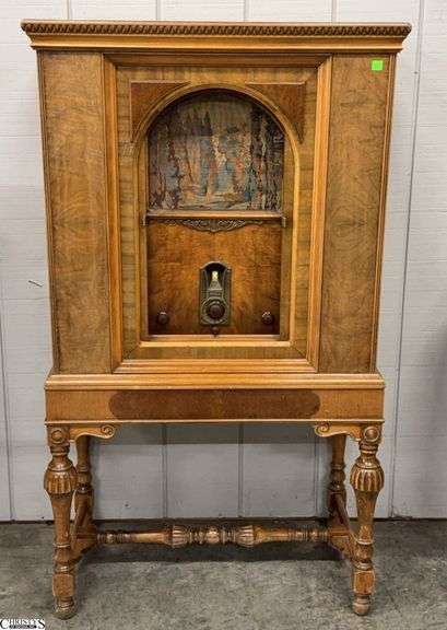 1929 Philco Console Cabinet Model 95 Radio - 28" x 16" x 50 - some wear image