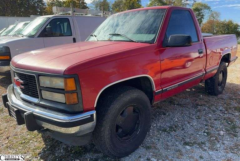 1996  GMC  Sierra Towed Here No Brakes. image