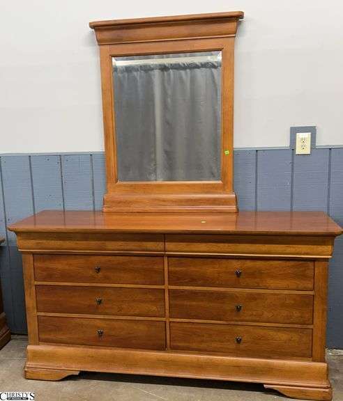 Hooker 8 Drawer Dresser 68x20x35.5 Mirror 33x44 image