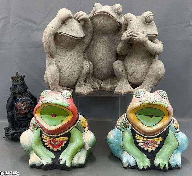 3pcs Frog Motif Garden Decor - 15" x 12" of largest image