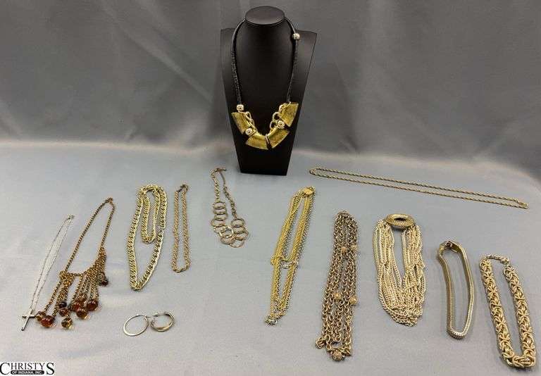 12 Fashion Necklaces or Chains image