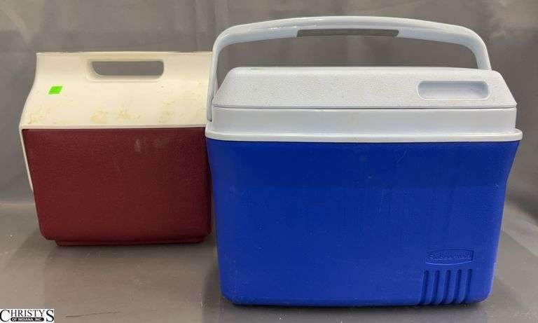 2 Small Coolers - Igloo and Rubbermaid - 13" of largest image