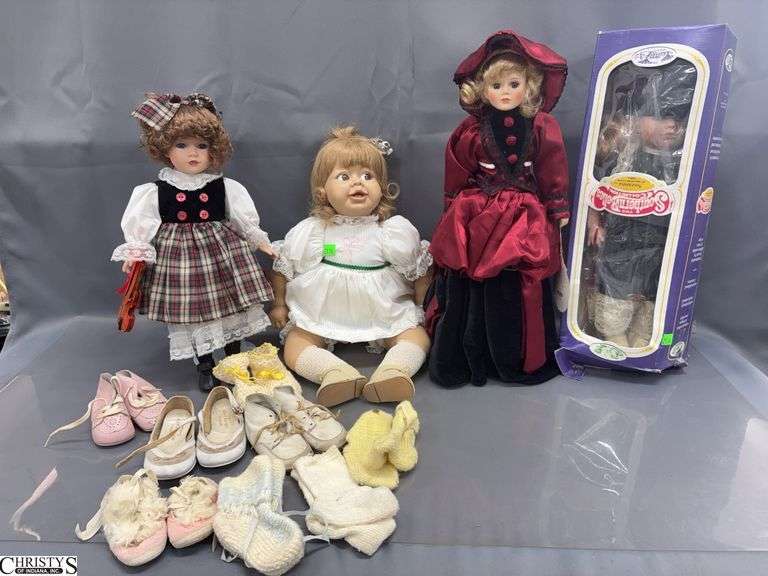 4 Dolls, Baby Shoes/Slippers, Umbrellas - 19" of tallest image