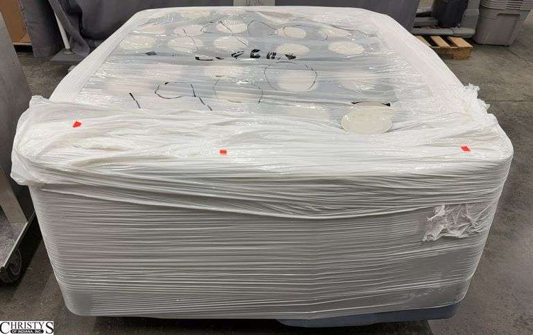 5.5" Commercial Saucers, Blue Wooden Pallet Included image