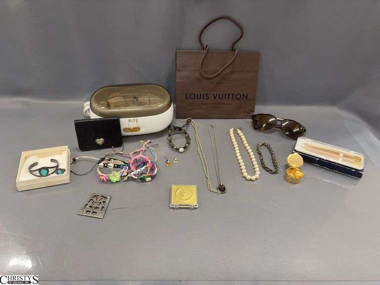Assorted Ladies Costume Jewelry, Ultrasonic Cleaner image
