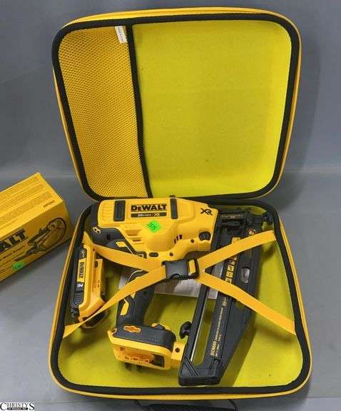 Dewalt 16ga Finishing Nailer, DCN660 With 20v Battery, Goggles and Zippered Case image