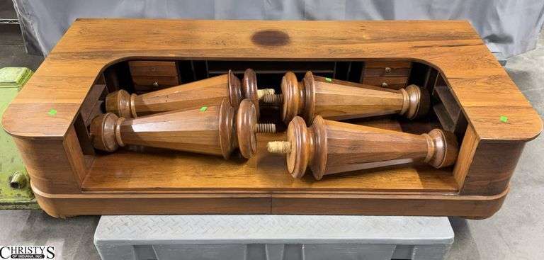 Desk with Legs Removed. 2 Legs Appear The Threads Are Damaged 67x33x36.5 If Legs Were Installed image