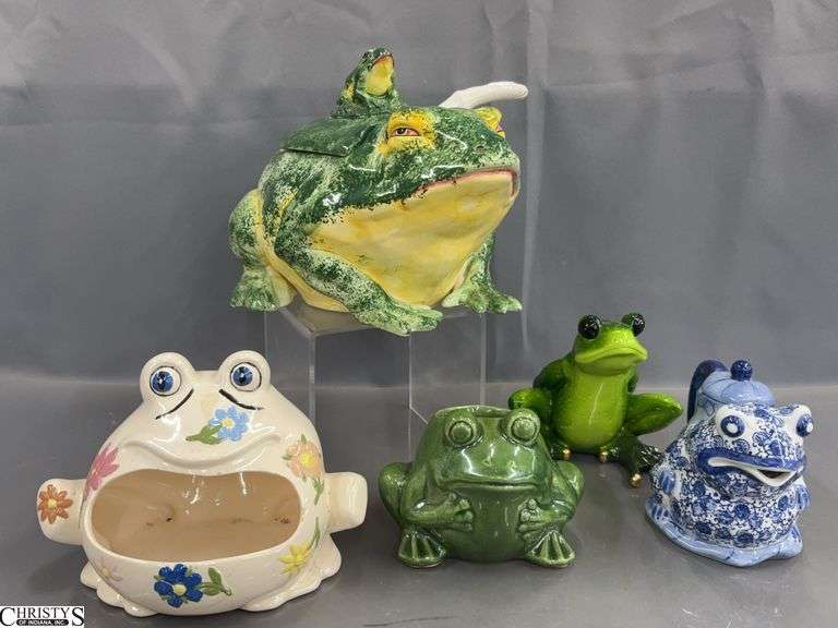 Frog Motif Tureen, Sponge Holders, Wine Bottle Holder, Teapot - 12" x 6.5" of tureen image