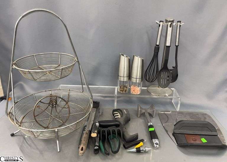 Tiered Basket, Cooking Utensils, Pampered Chef Scraper, Meat Claws image