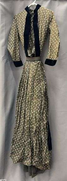 Victorian Era Print Ladies Dress - 13" shoulder to shoulder, 16" underarm to underarm, 18" from shoulder to cuff, 65" from collar to hem - some wear, damage to seams, appears to have sun fading image