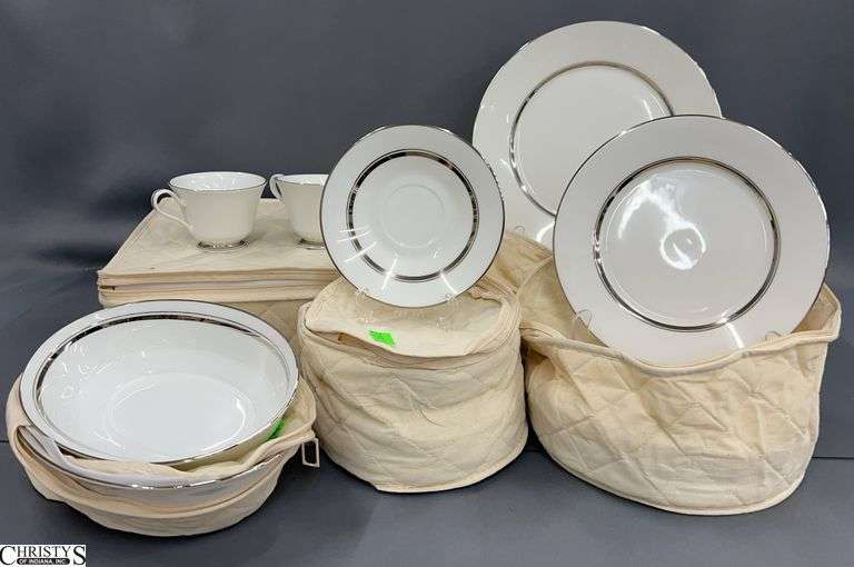 Oxford Lexington Bone China Service - 10.5" of dinner plate image