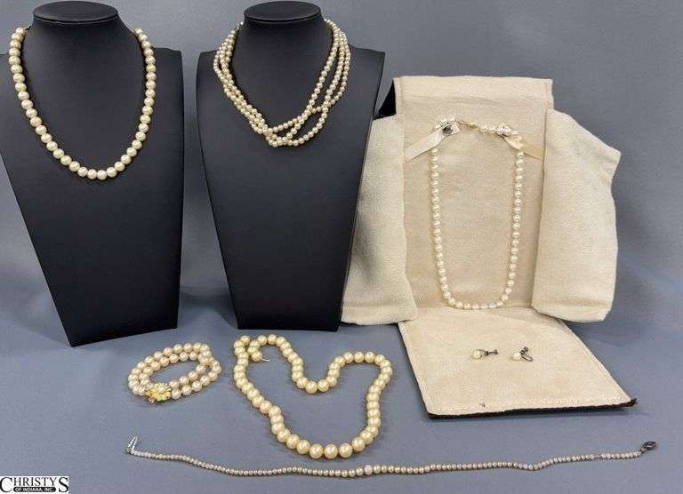 Ladies Costume Pearl Style Necklaces and Bracelet - 17" from clasp to clasp of longest image
