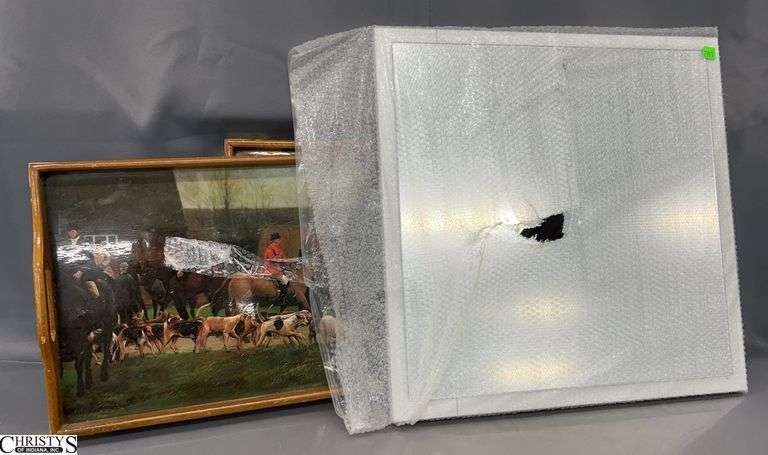 2 Serving Trays, Round Vanity Mirror, Wall Mirror - 19" x 19" of largest image