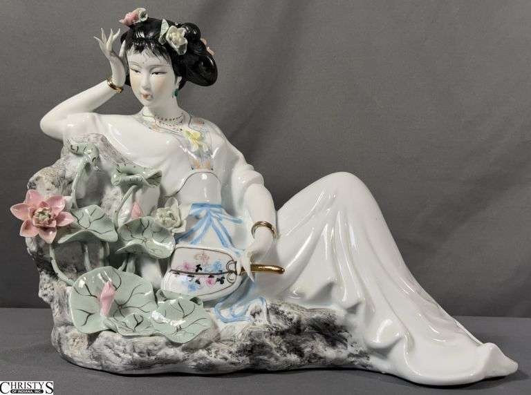 Geisha Porcelain Centerpiece Figurine - 15" x 10.5" - some chipping image