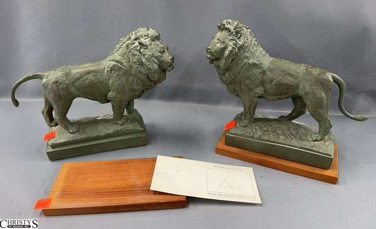 Alva Museum Replicas Chicago Lions Composite Bookends - 9" x 9" - 1 needs reattached to base image