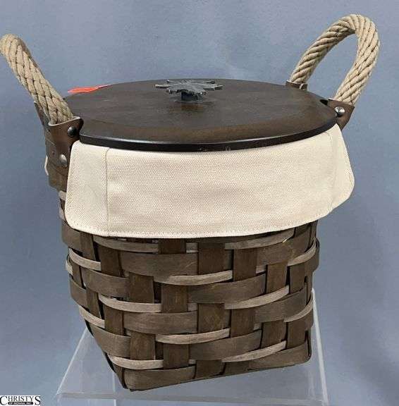 2008 Longaberger Collectors Club Heritage Series Lidded Basket - 9" x 8" image