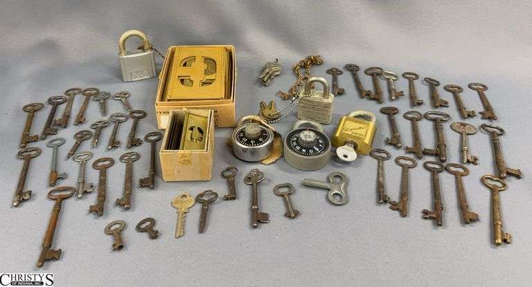 Assorted Skeleton Keys and Locks - 3.5" of largest key image