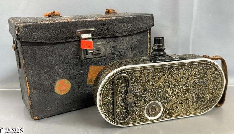 1928 Bell & Howell Filmo 75 Motion Picture Camera and Case - 9" of camera - some wear image