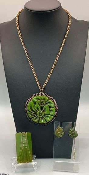 Vintage Bakelite Green Flower Pendant, Screw on Earrings, and 2" Clip image