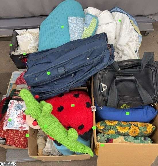 Skid of Soft Goods - Throw Pillows, Towels, Comforters, Misc Linens - SKID NOT INCLUDED image