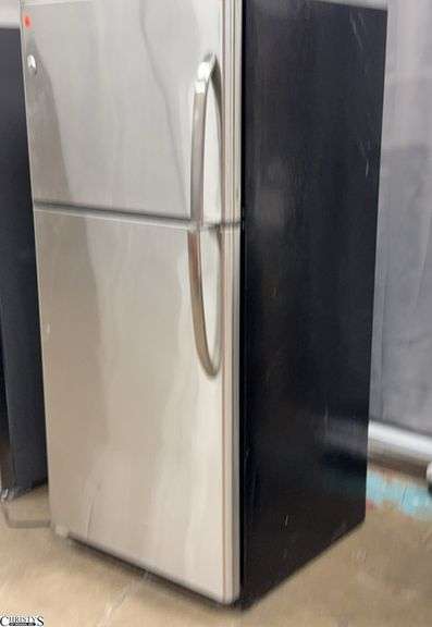 GE Refrigerator - 29" x 30" x 66" - some wear image