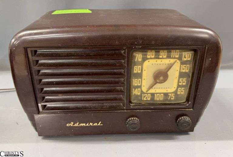 1947 Admiral Brown Bakelite Table Radio - 13" x 7" x 8" image