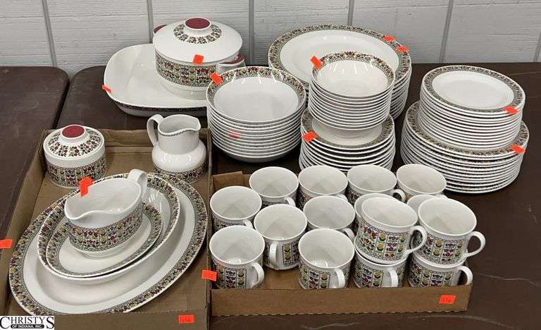 Royal Doulton "Fireglow" China Service - Approx 90 pcs - 10.5" of dinner plate image