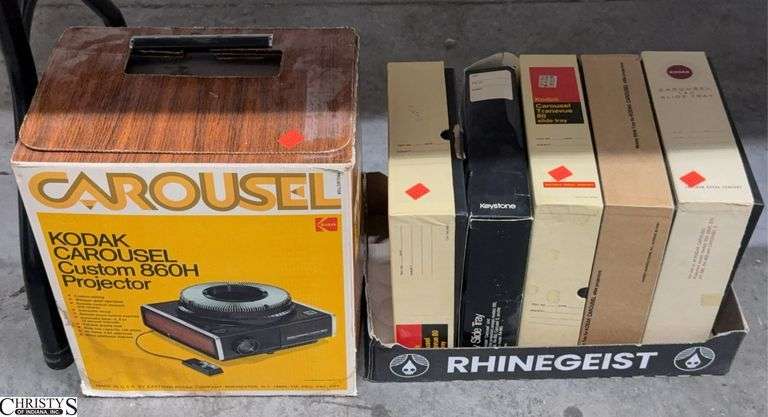 Kodak Carousel Custom 860H Projector and Slide Trays image