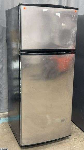 Kenmore Refrigerator - 28" x 29" x 68" - some wear image