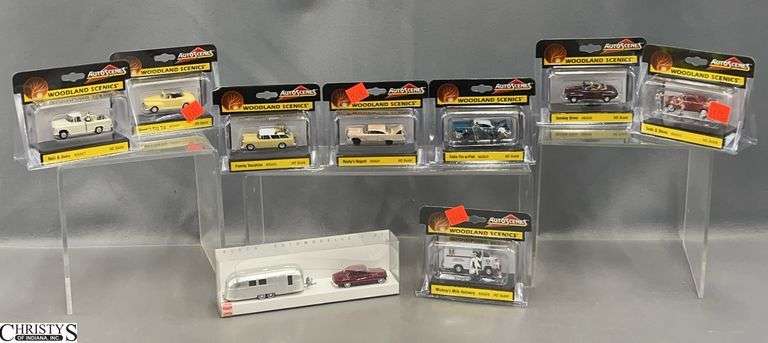 Woodland Scenes, HO Scale Autos, Fix a flat, Suds and Shine, Vacation, Milk Delivery, and others, Busch Automodelle 1:87 Airstream Style Camper image