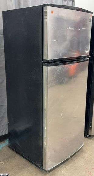Kenmore Refrigerator - 28" x 29" x 68" - some wear image