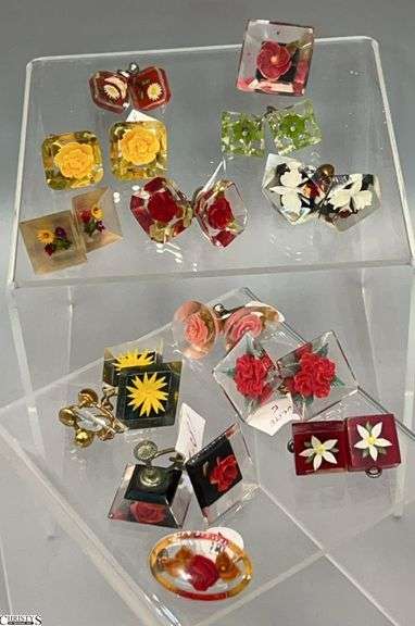 11 Pair of Vintage Lucite Floral Screw Back Earrings, 2 Small Pins image