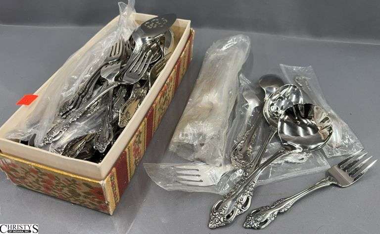 Oneida Community "Brahms" Stainless Flatware - 8" of largest piece image