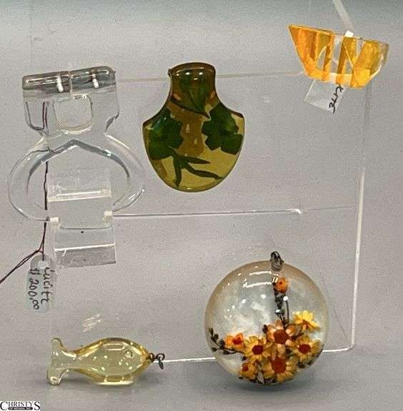 Lucite Pins, Ring, Fish, Floral Pendants, Clip image
