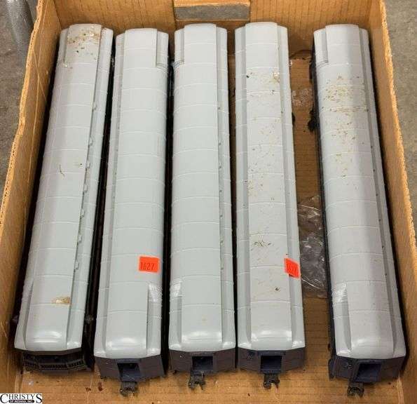 5 Williams Electric Trains Freight and Passenger Cars  - 17" of each image