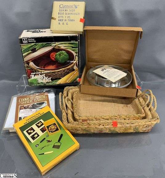 Casserole Baking Dish Basket/Pads, Amber Baking Dish in Basket, Checkerboard Cake Set, Cookie Decorating, Garnish Tools and Booklet - 9" x 13" of largest basket image