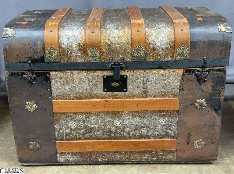 Wooden Trunk with Metal Accents Needs Cleaned 32x19x23 image