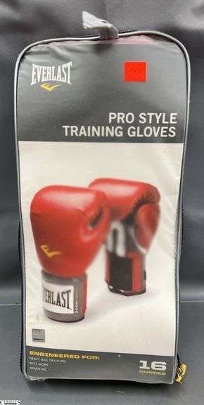 Everlast Pro Style Training Gloves. Appears unused. image