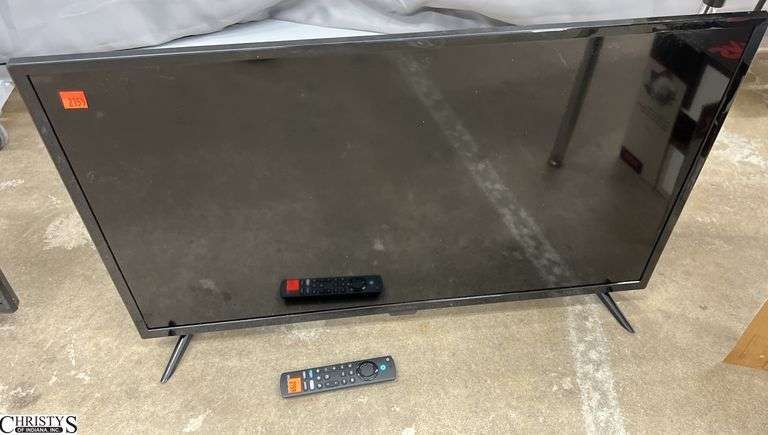 Insignia 32" 2024 TV & Remote image
