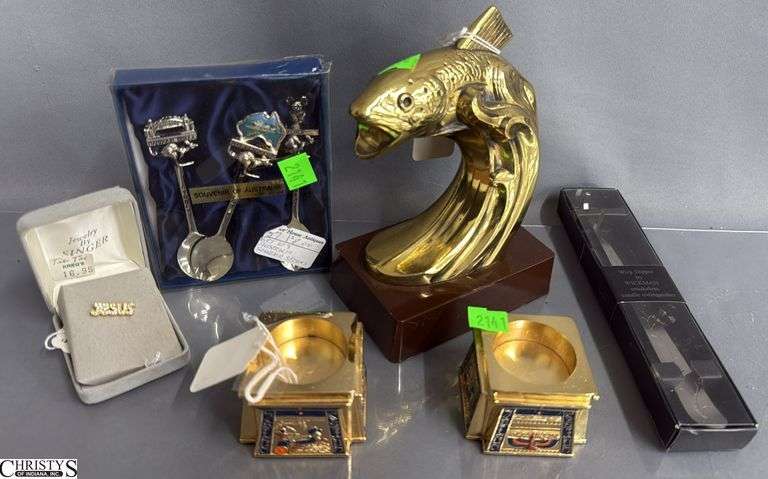 Tourist and Religious Souvenirs, image