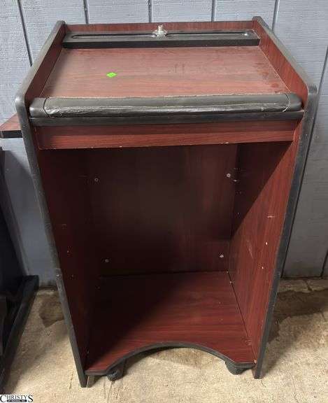 Rolling lectern 28x20x46 image